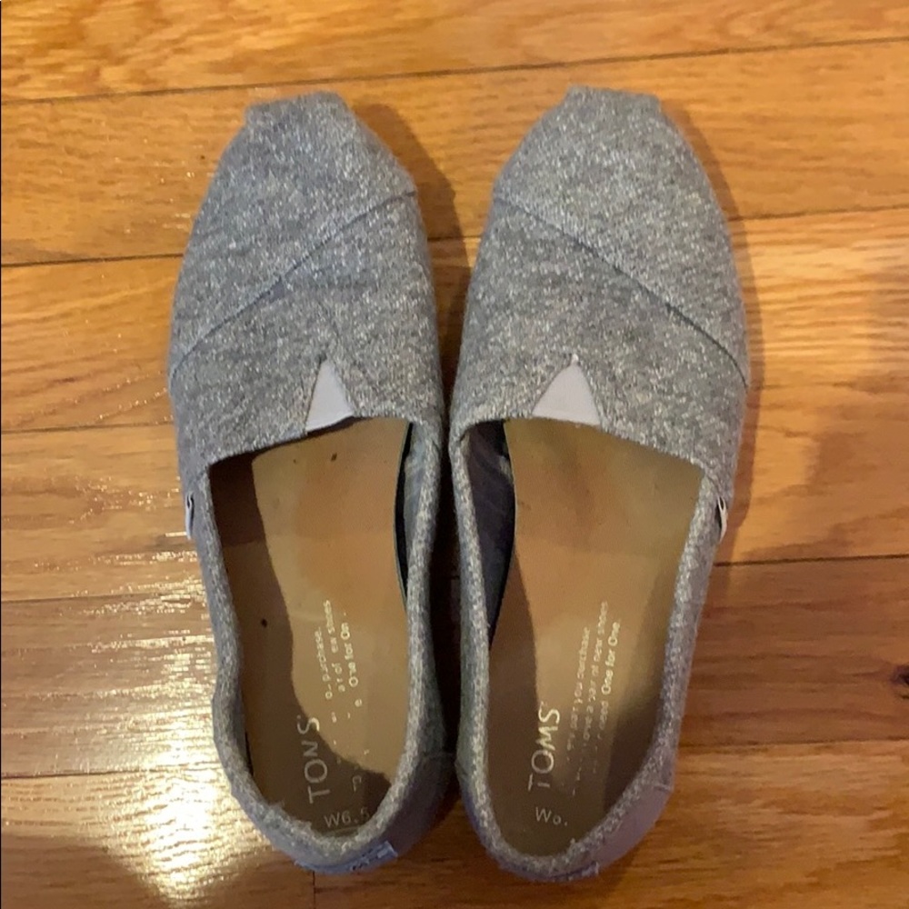 Toms gray size 6